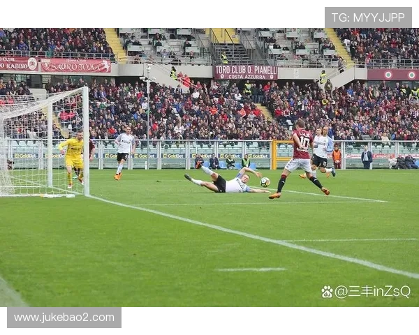 足球明星齐聚一堂激情对决精彩纷呈的多人专场比赛盛宴 足球明星齐聚一堂激情对决精彩纷呈的多人专场比赛盛宴