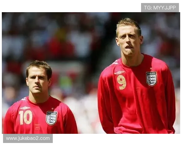 足球明星身旁的默默支持者与他们共同追逐梦想的故事 足球明星身旁的默默支持者与他们共同追逐梦想的故事